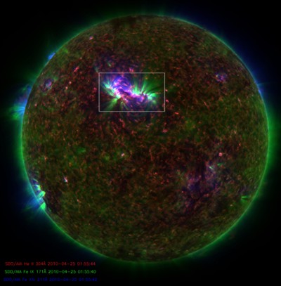 Gambar: Spikula pada matahari, seperti yang diamati oleh Solar Dynamics Observatory. Ini semburan jet gas dari permukaan matahari di 150.000 mil per jam dan mengandung gas yang mencapai suhu lebih dari satu juta derajat. (Foto: NASA Goddard / SDO / AIA)