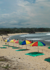 Objek wisata pantai merupakan salah satu cara pemanfaatan alam