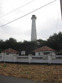 Menara mercusuar di Pantai Pandansari