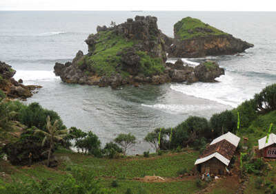 Pantai Nglambor Gunung Kidul