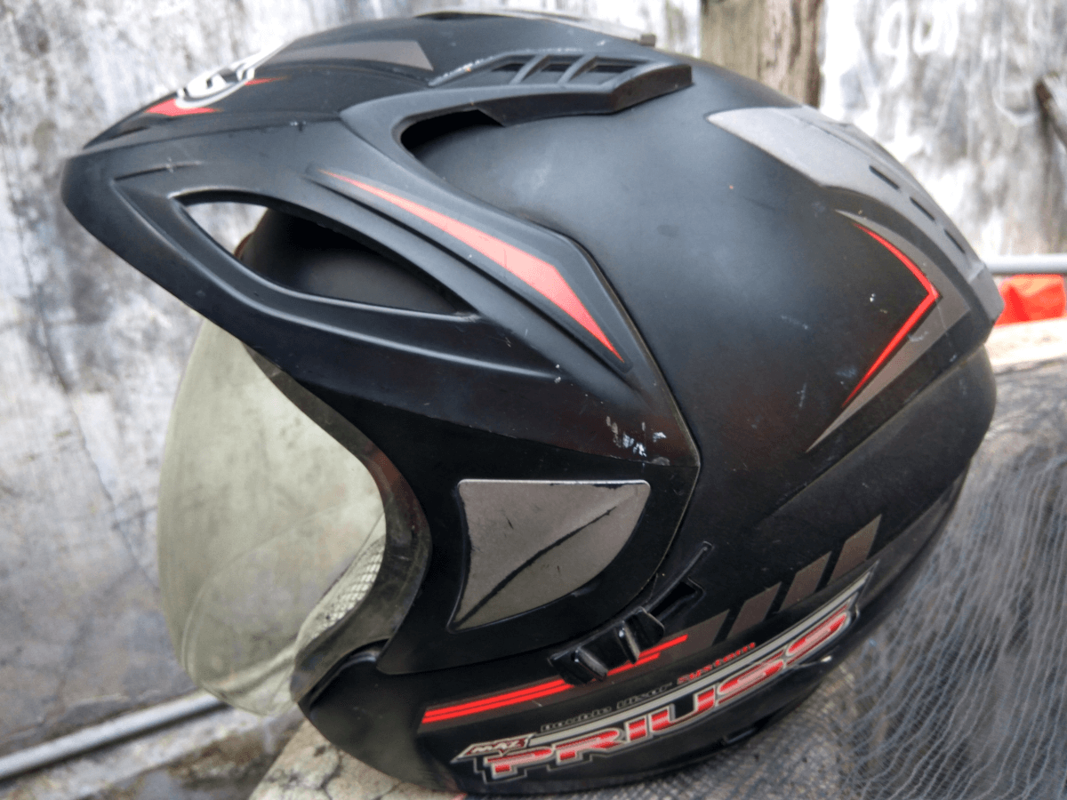 Bahan plastik ABS untuk membuat helm